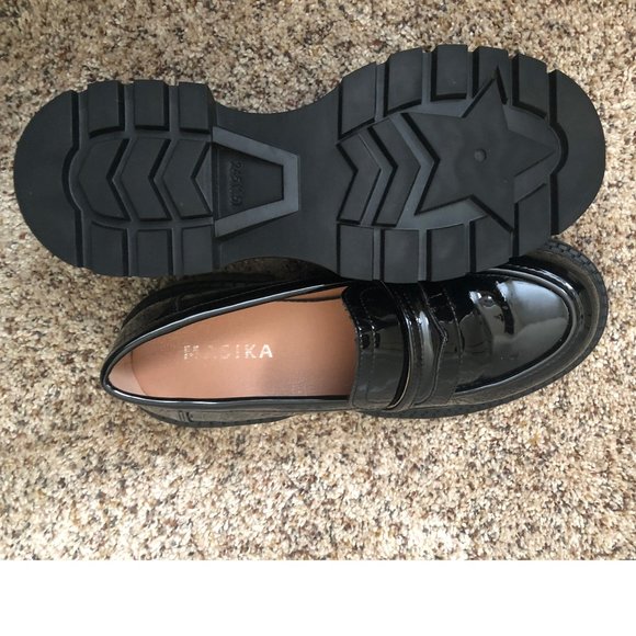 Classically Elegant Patent Leather Black Loafers - Picture 5 of 10